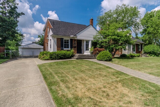 Photo - Stunning 4-Bedroom, 2-Bath Home with Moder...