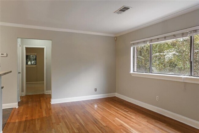 880 Glendale Terrace NE Unit 5