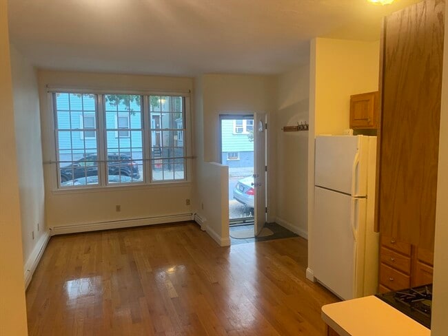 Photo - 202 Hurley St Unit 0