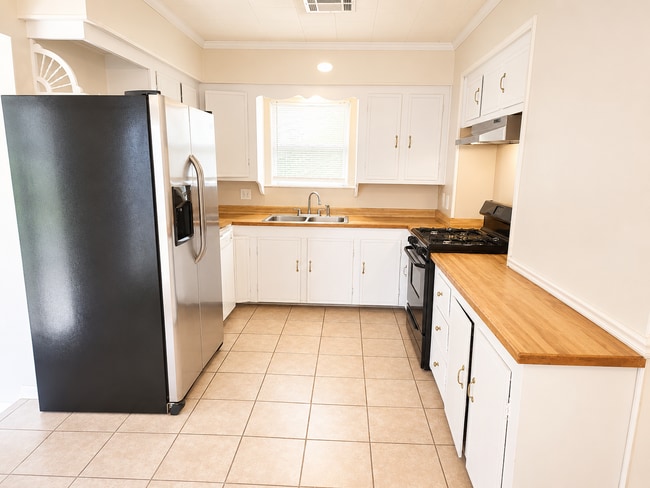 Photo - 515 Ledoux St
