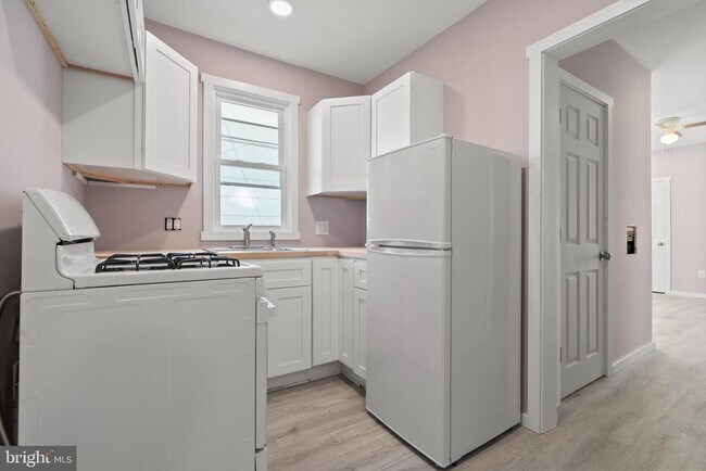 Photo - 309 N Oxford Ave