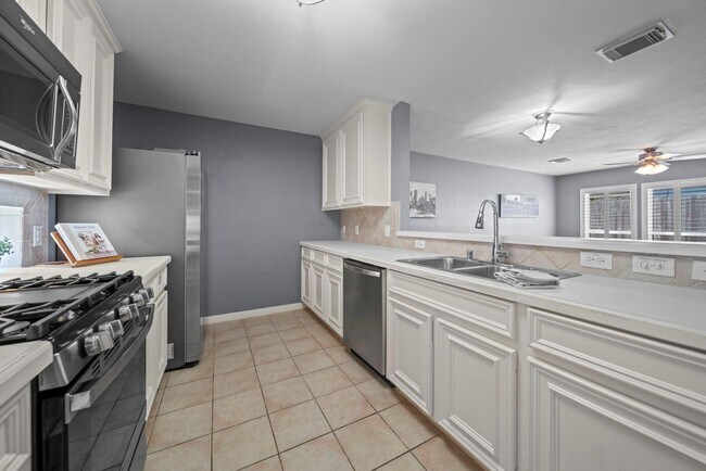 Photo - 1523 Cook St