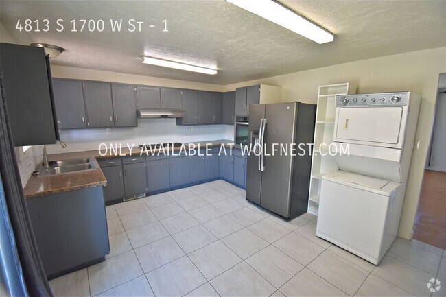 Building Photo - Stunning 2 Bed Riverdale Top Floor Unit 1 Rental