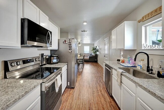 Near brand new 3 bd/2 bth home in quiet neighborhood! Turf backyard w/ pergola! All appliances! 1...