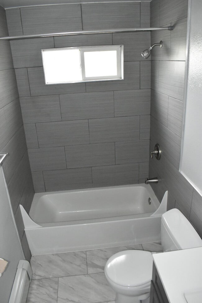Tile Bath Surround - 7905 N Fessenden St Unit #5