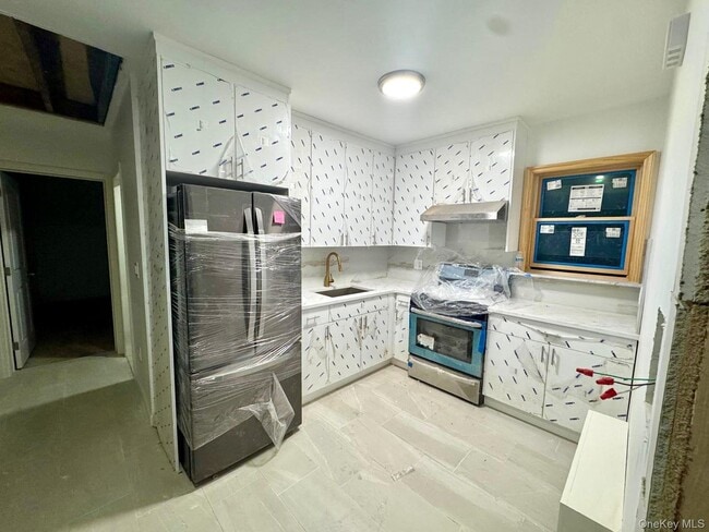 Building Photo - 63-87-87 Fitchett St Unit 2FL