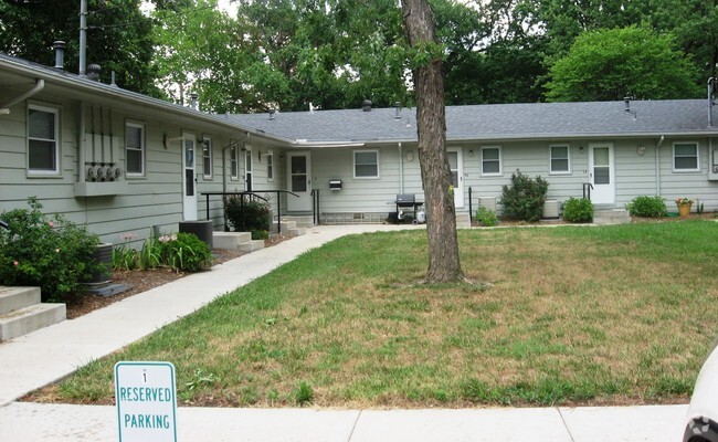 Building Photo - 608 W 4th St Unit #8 Rental