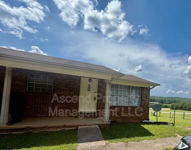 Photo - 582 Withrow Rd