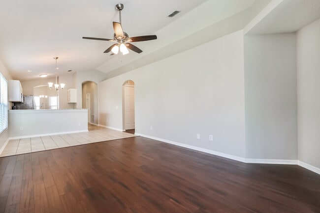 Photo - 8522 Hawbuck St