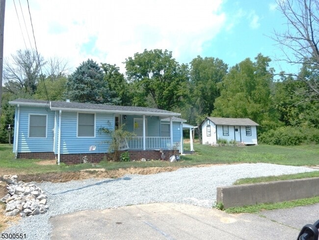 215 Main St