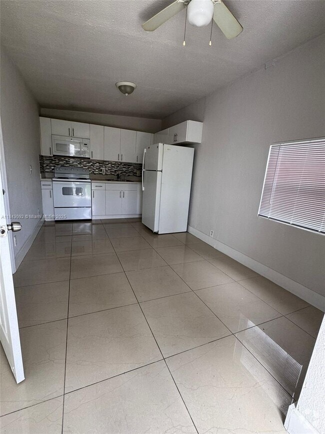 Building Photo - 2222 Van Buren St Unit 12 Rental