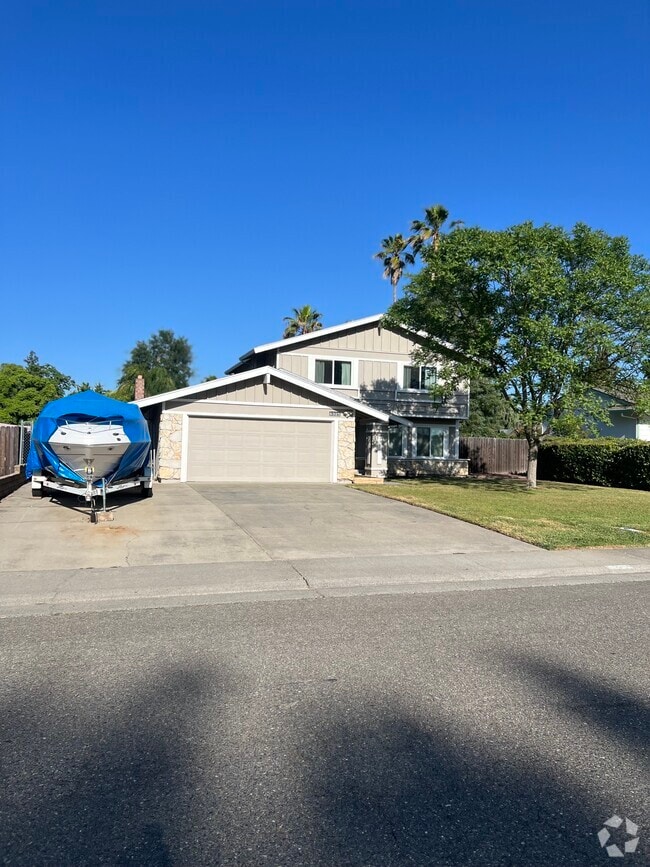 Building Photo - 8325 Garry Oak Dr Rental