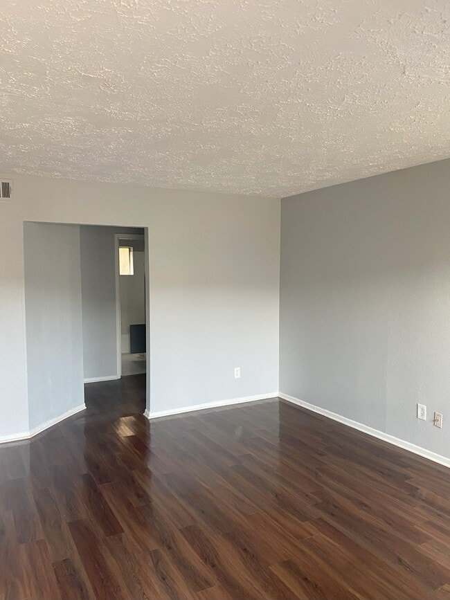 Photo - 6004 Schroeder Rd