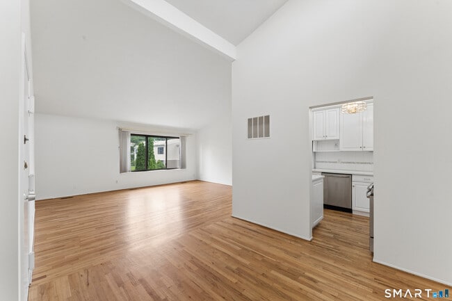 Photo - 82 Olcott Way