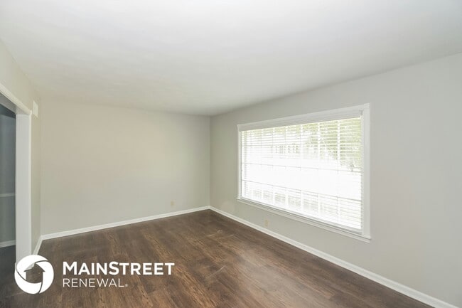 Photo - 5852 Foxdale Rd