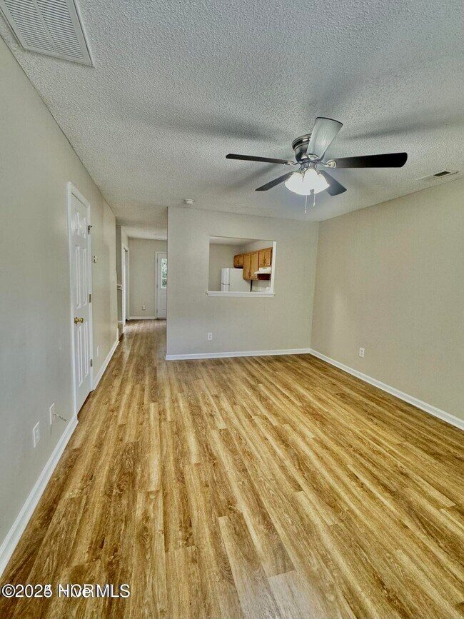 Photo - 319 Bracken Pl
