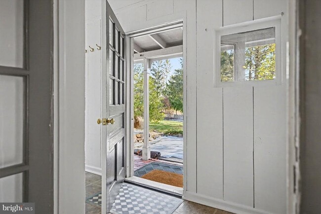 Building Photo - 739 Sergeantsville Rd Unit A