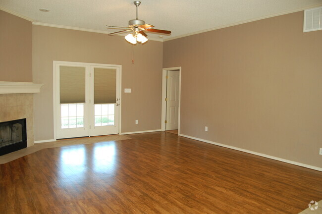 Building Photo - Spacious  3/2/2 with Great Layout Rental