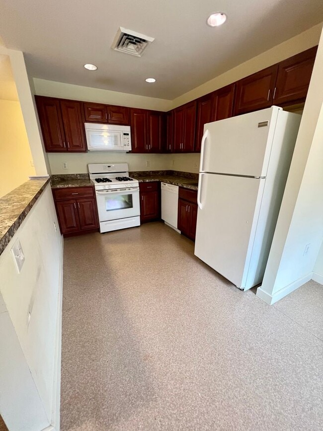 Photo - Charming 1-Bedroom Apartment in Wyncote! Available Late July! Unit B203