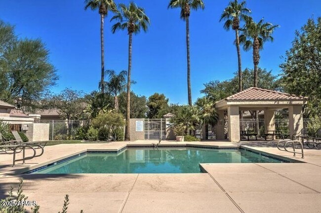 1167 N Cholla St