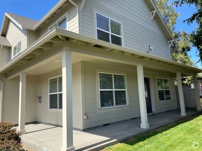 Building Photo - Very Nice 2 Bedroom 2.5 Bath Townhome-Loca...