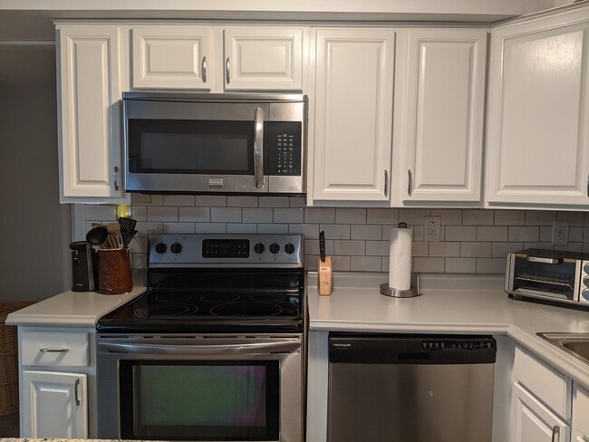 Photo - 108 Orris St