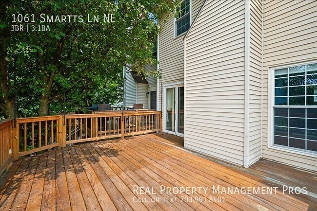 Photo - 1061 Smartts Ln NE