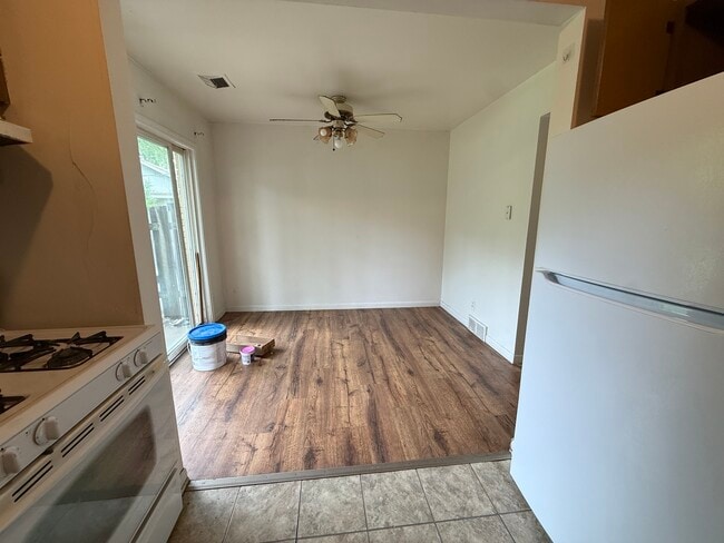 Photo - 537 W Indiana Ave