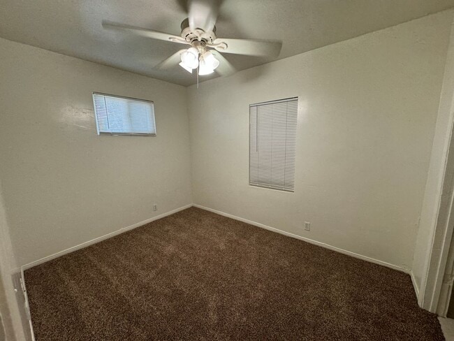 Photo - 814, 820, 822 Elm. Ave. Unidad 820 Elm. Ave.