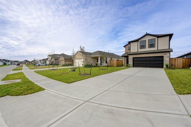 Photo - 16132 Holly Laurel Mnr