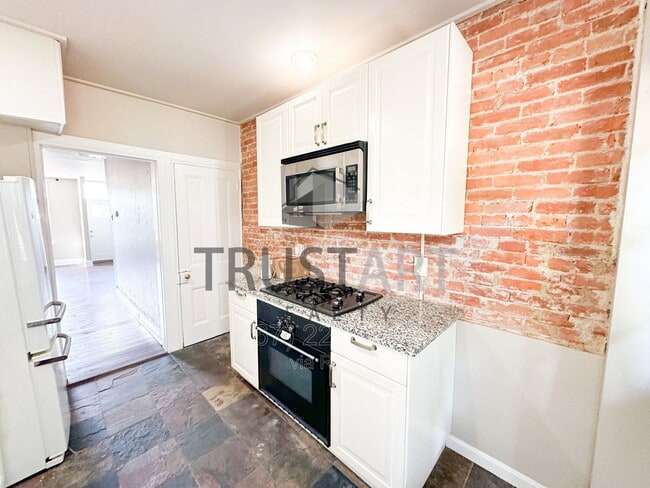 Photo - 3885 Manor St