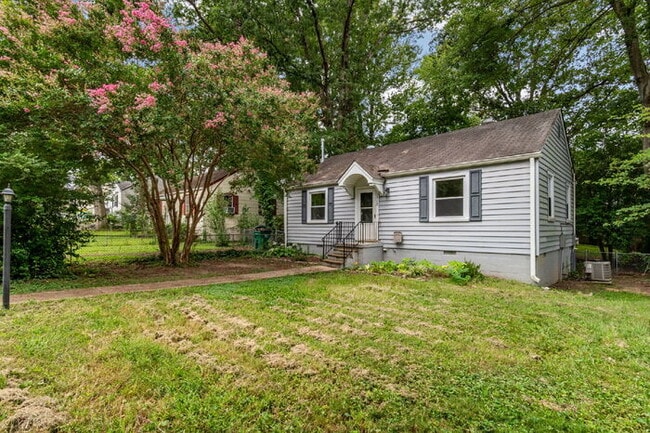 Building Photo - 1710 Westhill Rd Rental