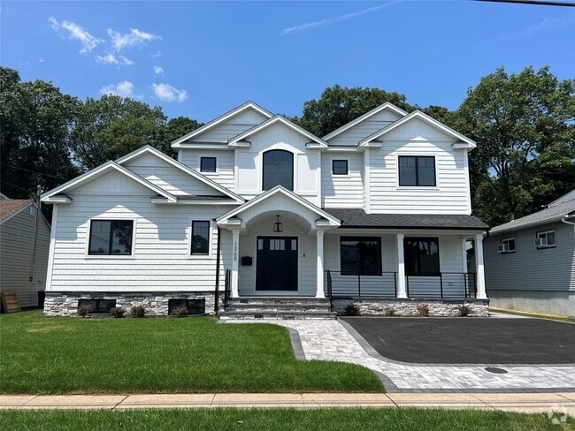 Building Photo - 1368 Lake Shore Dr Rental