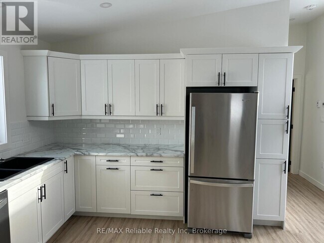 Photo - 30 Main St S