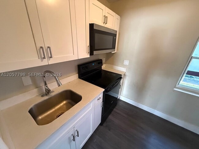 Photo - 2140 NW 24th St Unit 2