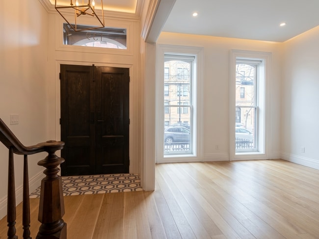 Photo - 139 Grand St