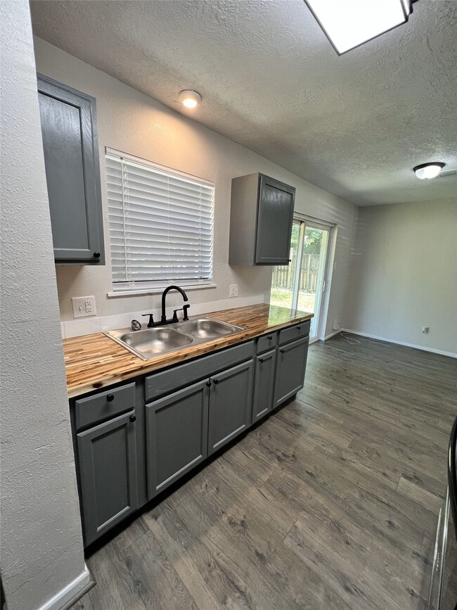 Photo - 918 N Pine Ave