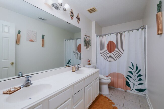 Building Photo - 19 Pine Dr