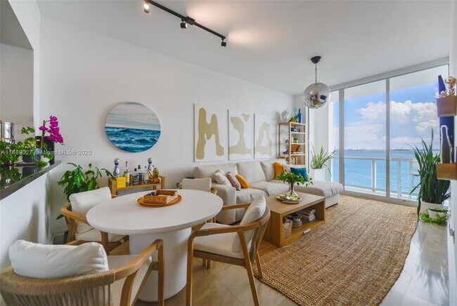 Photo - 725 NE 22nd St Unidad 8D