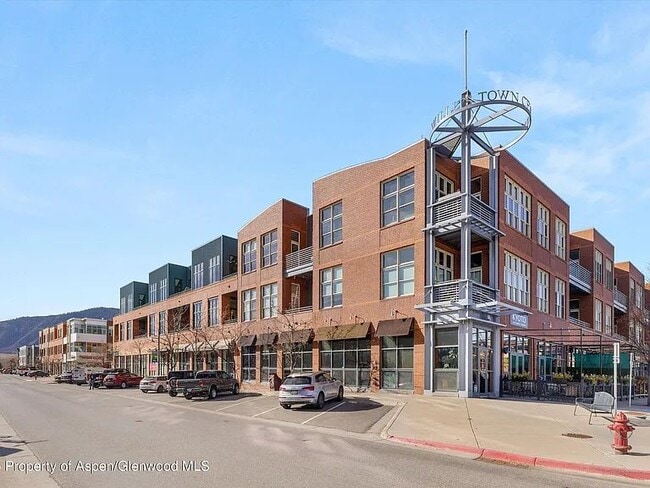 Photo - 231 Robinson St