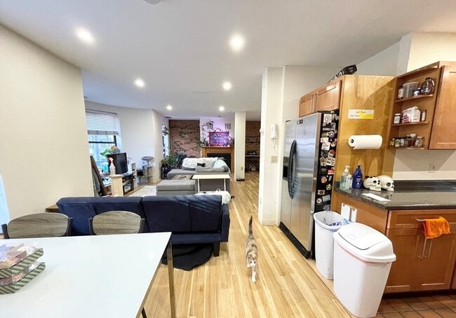 Photo - 96 Gainsborough St Unidad 103W