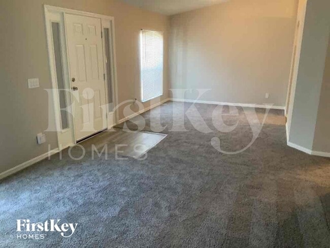 Photo - 541 Hawthorne Ave S
