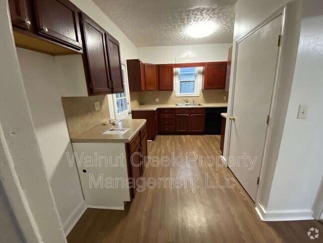 Building Photo - 1143 W 9th St Unit Down Rental