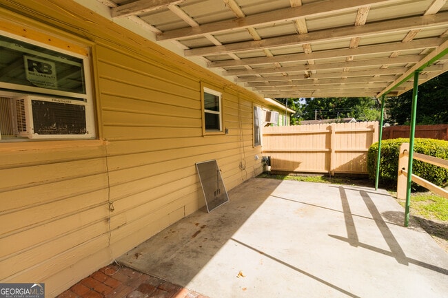 Photo - 107 Saxon Pl