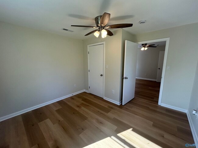 Photo - 220 8th Ave NW