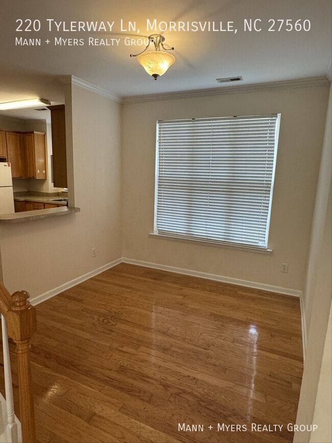 Photo - 220 Tylerway Ln