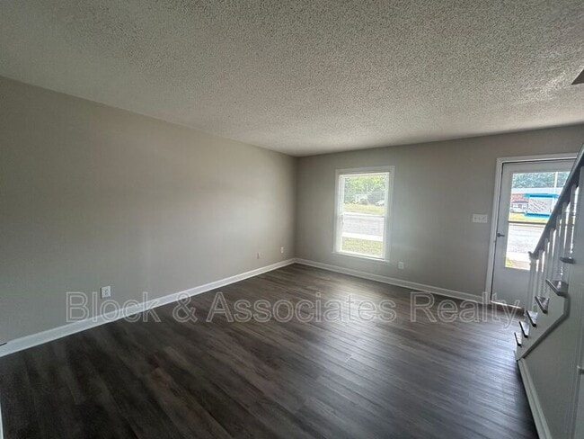 Photo - 504 S Cherry St