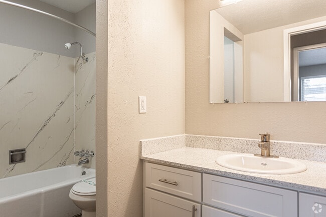 2BR, 1BA - 987SF