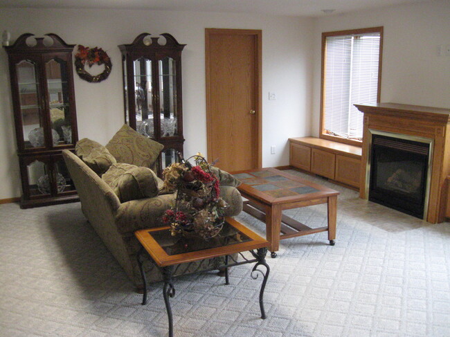 Photo - 3752 Vonderheide Dr SW Unit Apartment