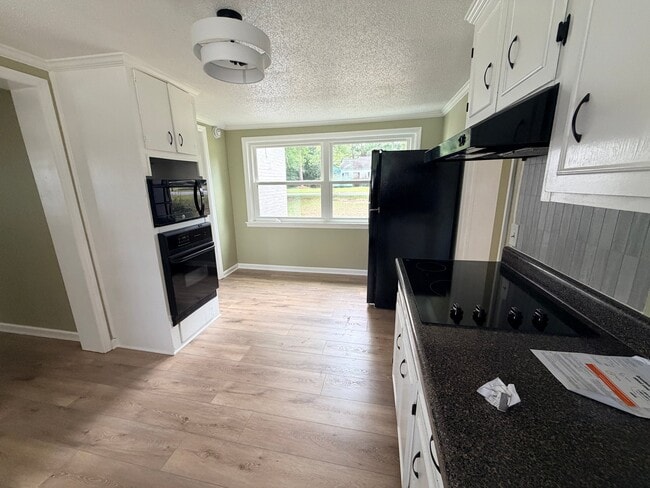 Photo - 811 9th Ave